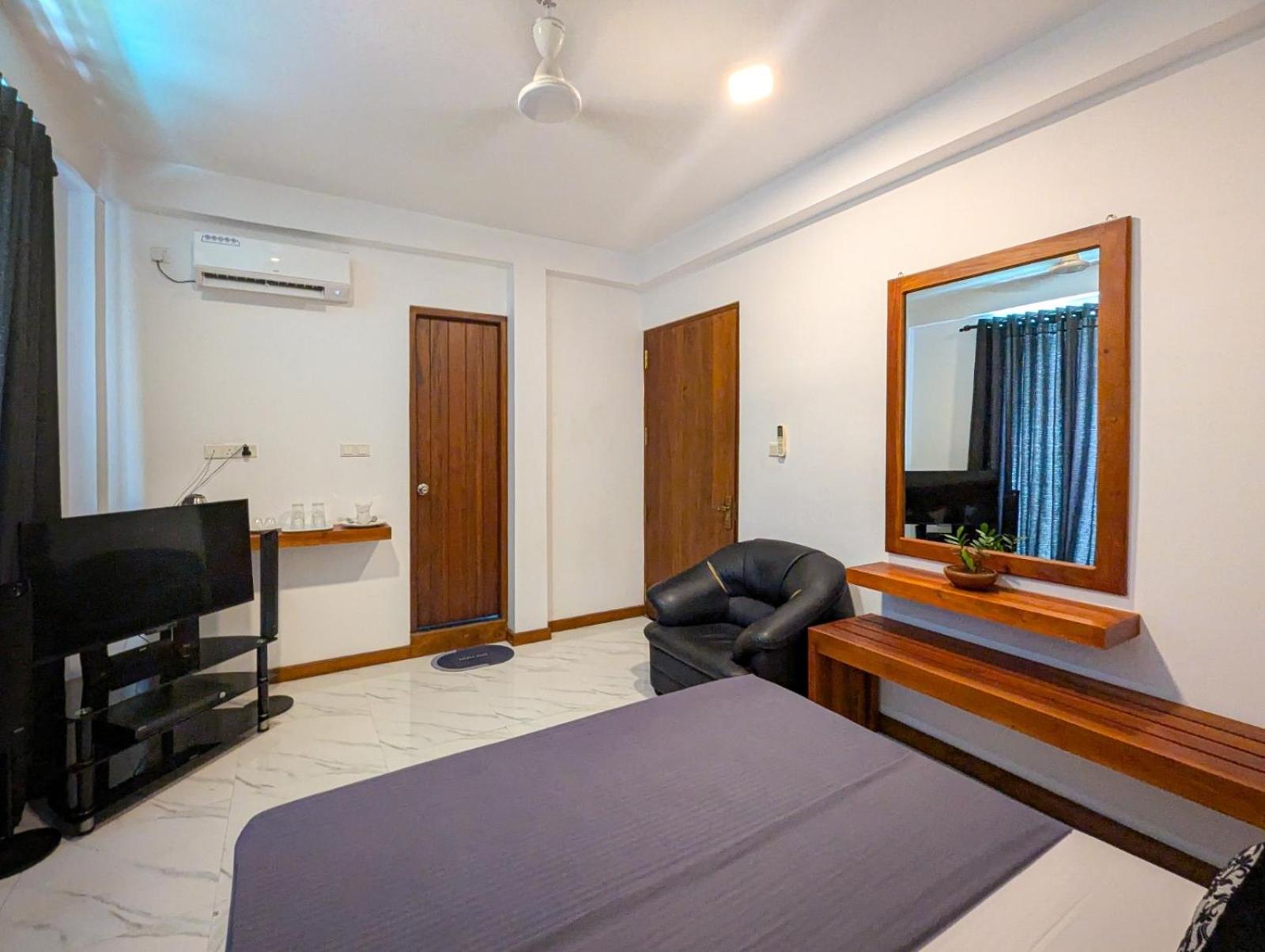 Airport Hotel By Cmb Apartments Negombo Eksteriør bilde